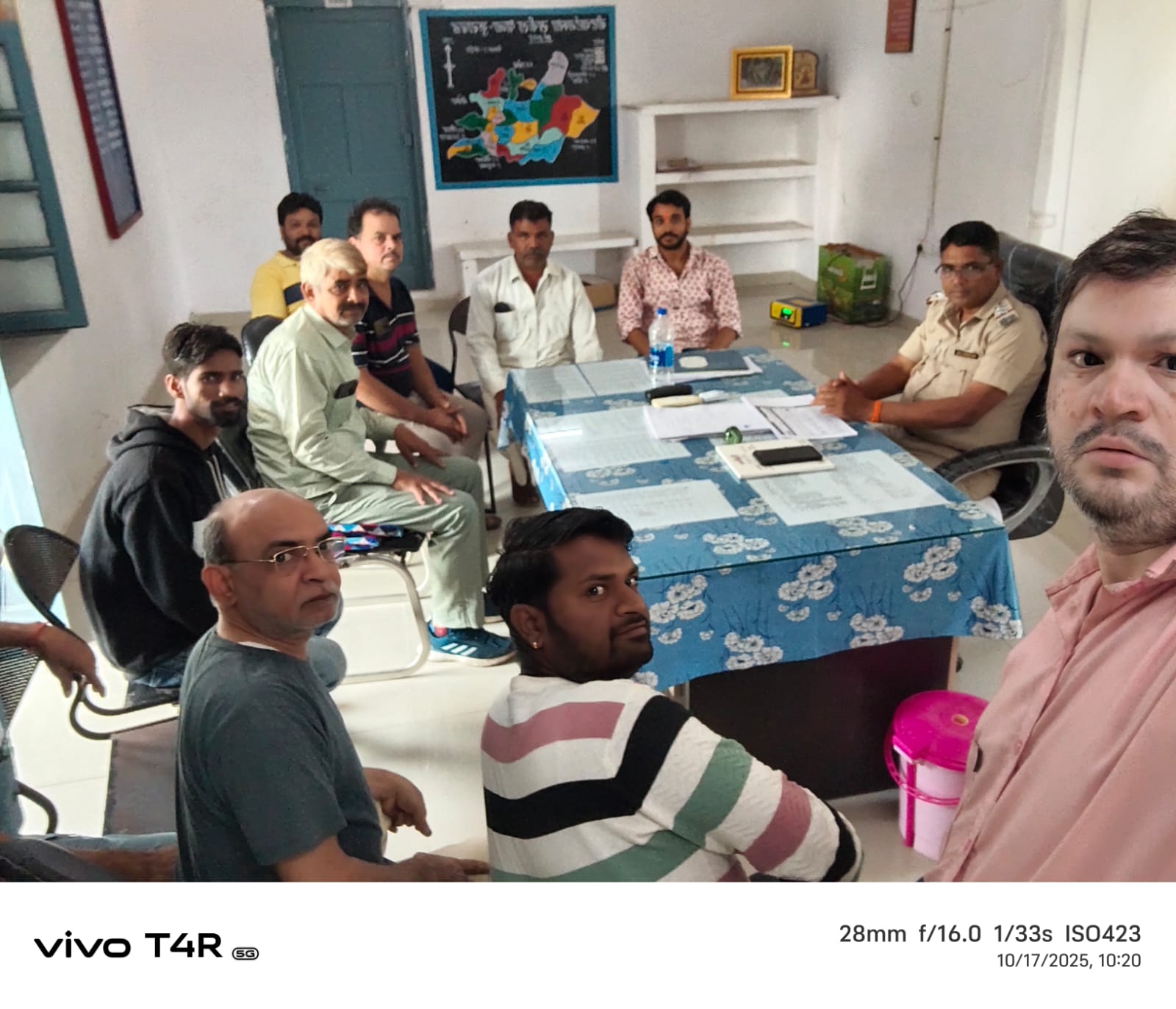 कुराबड़ पुलिस थाना में दीपोत्सव को लेकर व्यापार मंडल की बैठक आयोजित