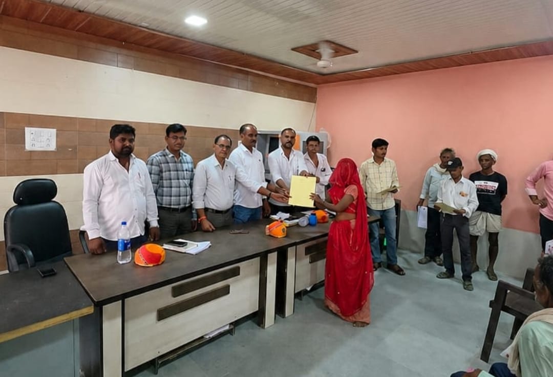 ग्रामीण सेवा शिविर बना जनकल्याण का सशक्त माध्यम, एक ही दिन में स्वच्छता, पहचान और कृषि विकास की सौगातशौ चालय प्रोत्साहन राशि, जन्म प्रमाण पत्र और कृषि यंत्र अनुदान से लाभान्वित हुए ग्रामीण, योजनाओं का मिला त्वरित लाभ